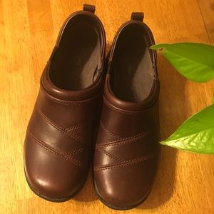 👞 LLBean Brown Leather Comfort Mocs / Loafers clogs / slip on shoes EUC